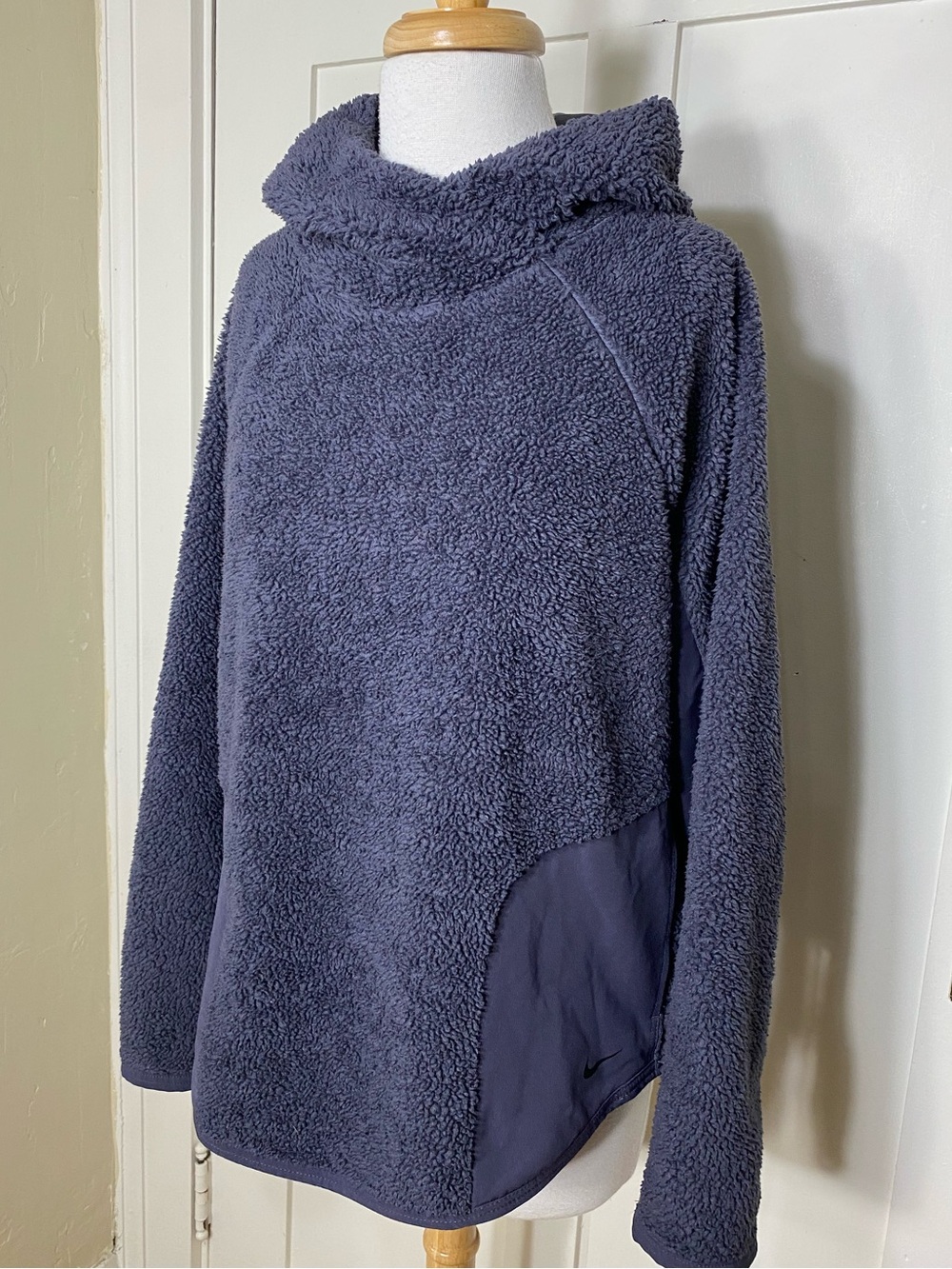 Nike Sherpa Thermal Fuzzy Cozy Fleece Training Pullover Hoodie Purple Lavender M